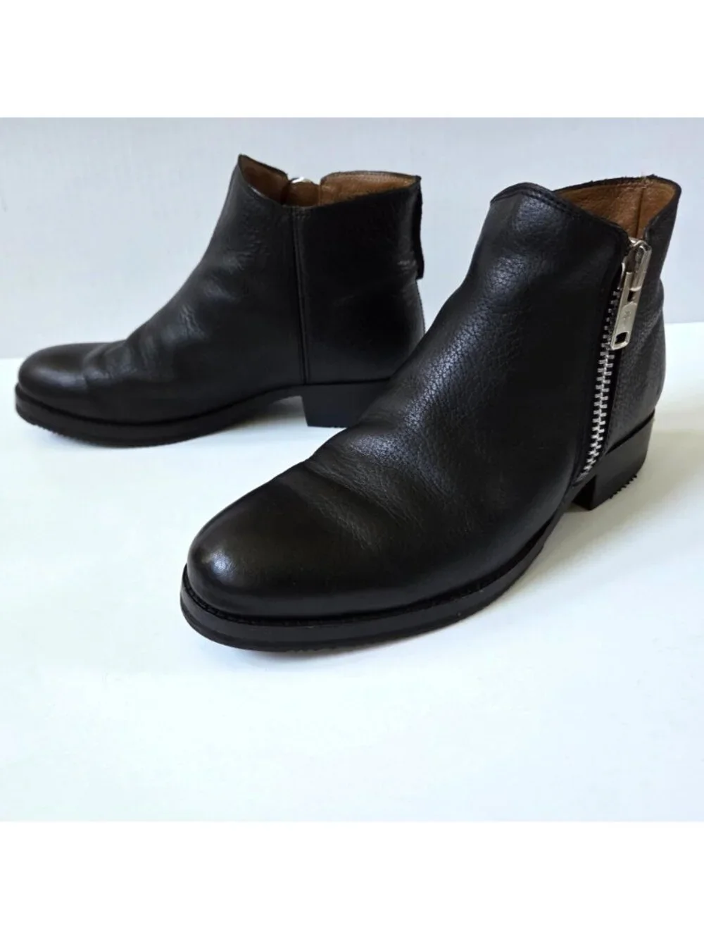 Frye Boots Womens 7.5 Black Leather Madison Moto Shootie Bootie Biker Preppy